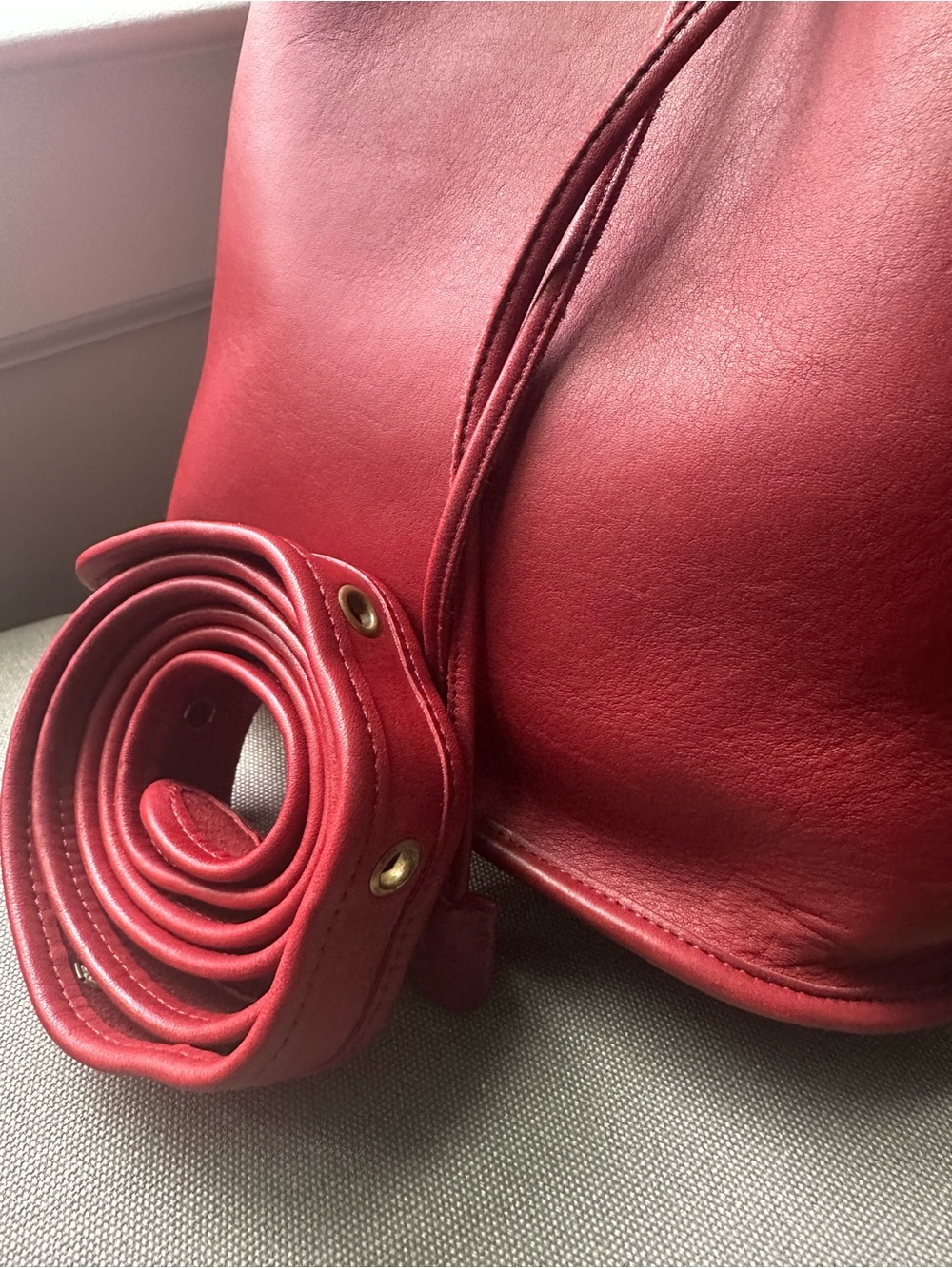 COACH VINTAGE RED LEATHER LULA'S BUCKET DUFFLE BAG 9952 - Picture 6 of 10